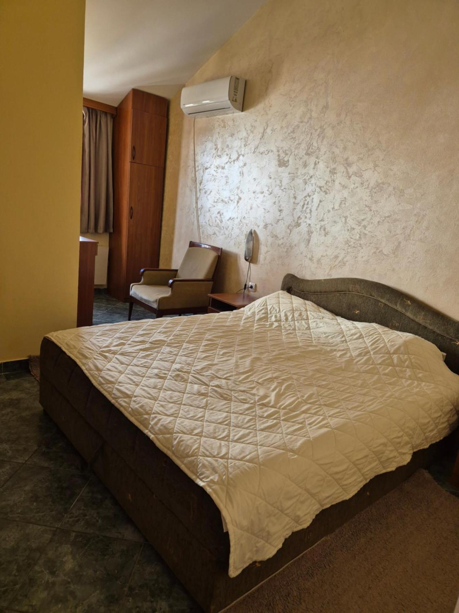 Mali Milocer Bay Accommodation Свети-Стефан Номер фото