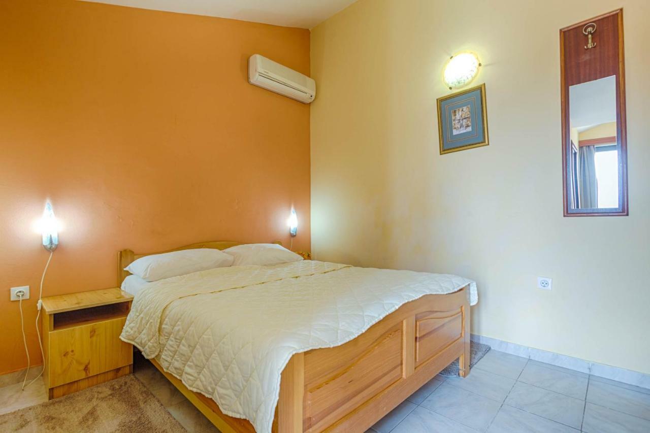 Mali Milocer Bay Accommodation Свети-Стефан Номер фото