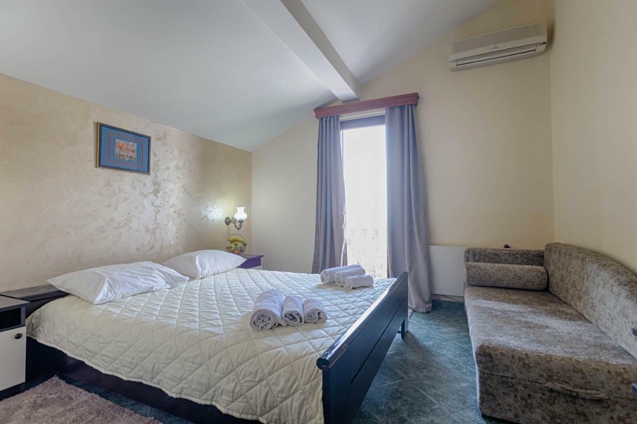 Mali Milocer Bay Accommodation Свети-Стефан Экстерьер фото