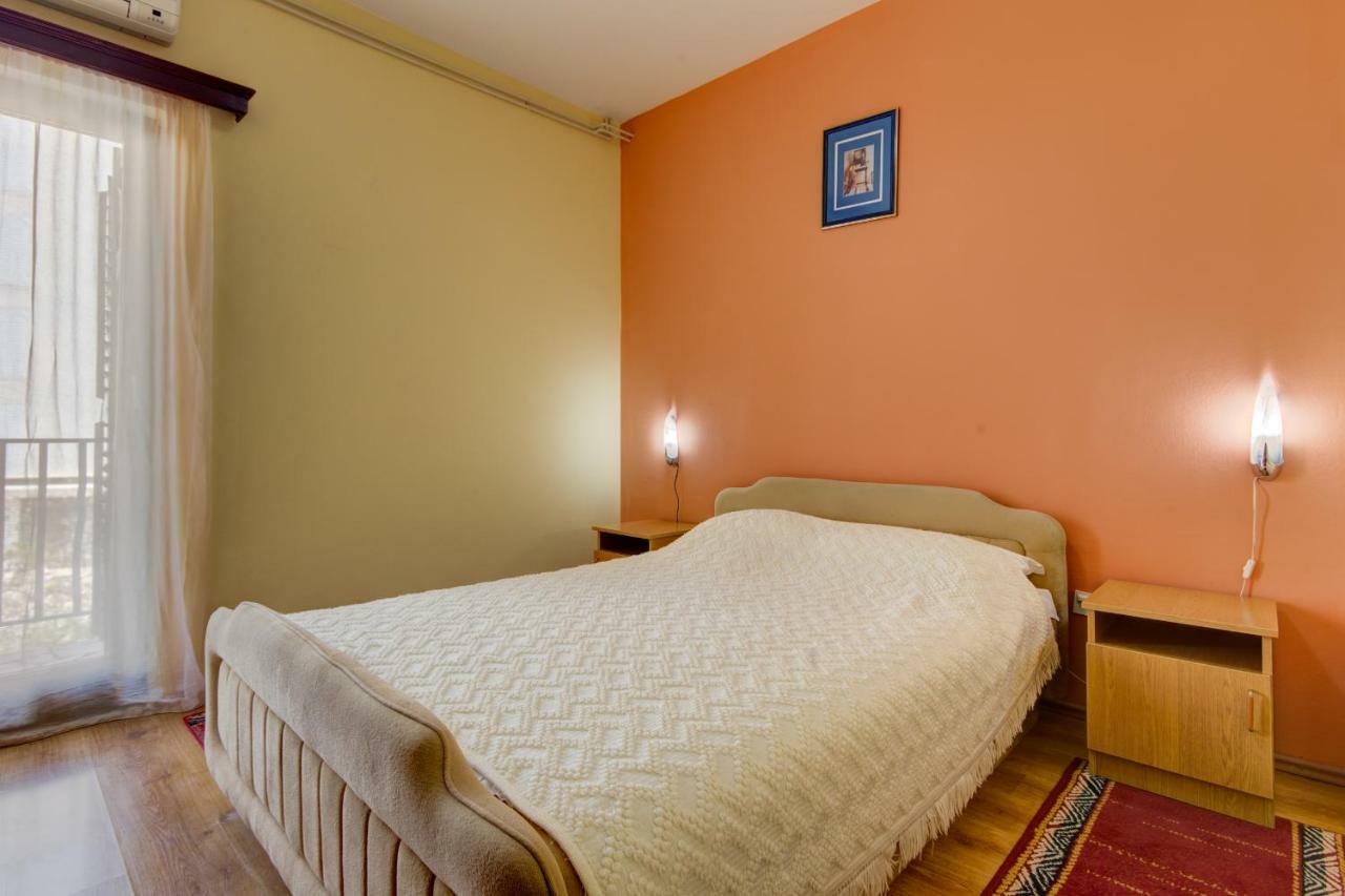 Mali Milocer Bay Accommodation Свети-Стефан Экстерьер фото